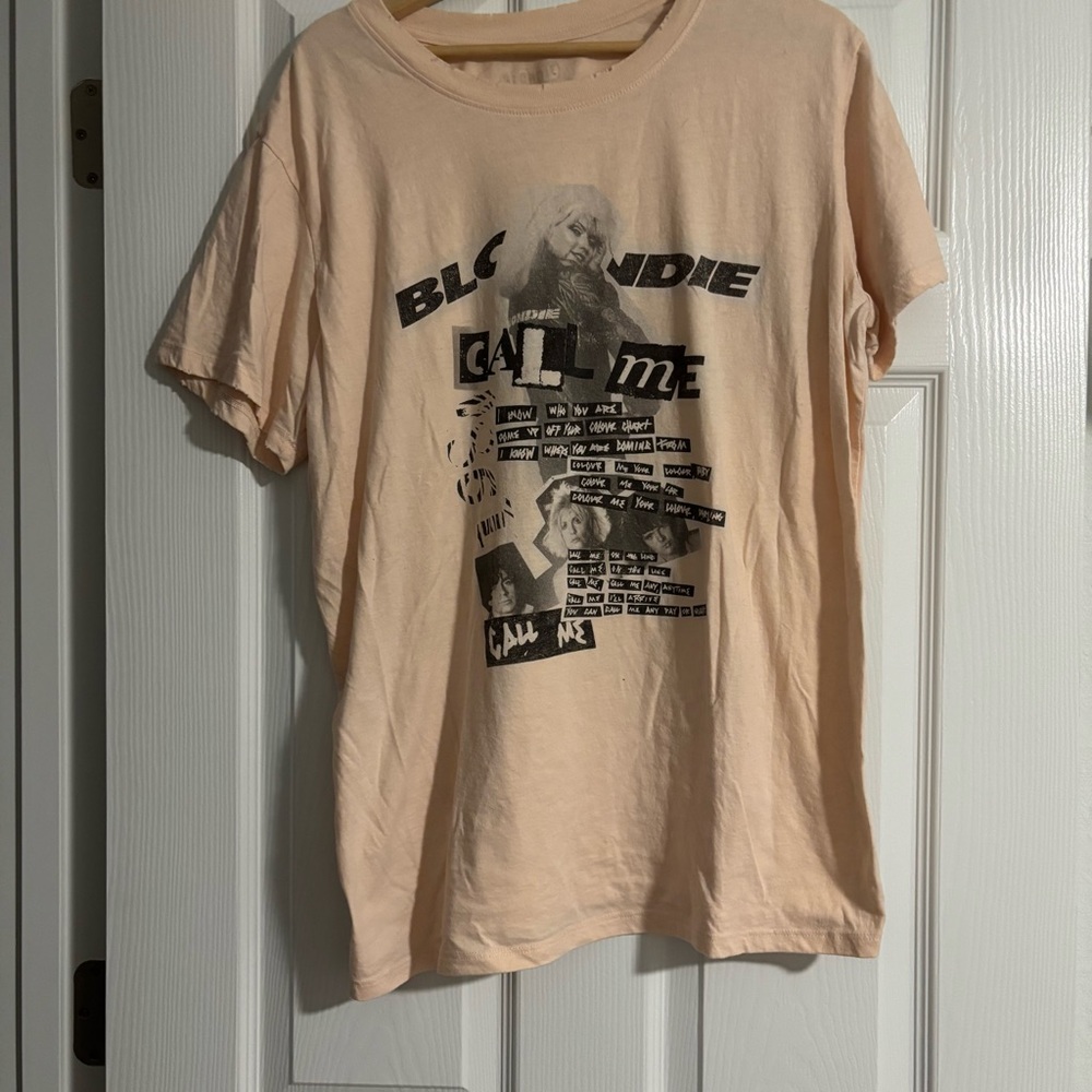 🌷Distressed Blondie Graphic Tee